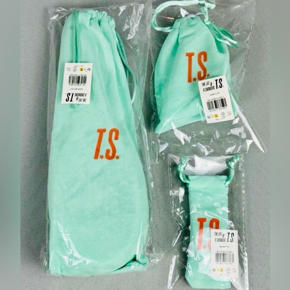 TAYLOR SWIFT Life Of A Showgirl Pearlescent Brush, Hair Clip, Barrette Set of 3 - Picture 4 of 9